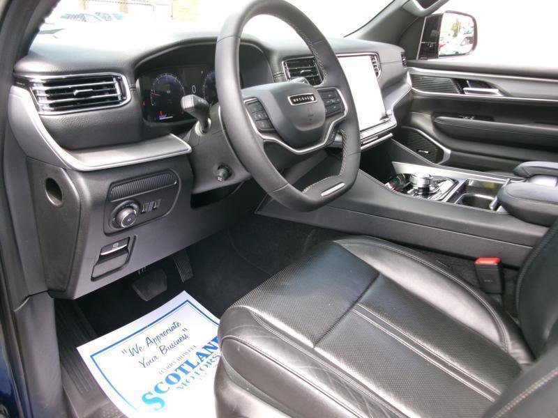 Used 2025 Jeep Wagoneer 4WD image 13