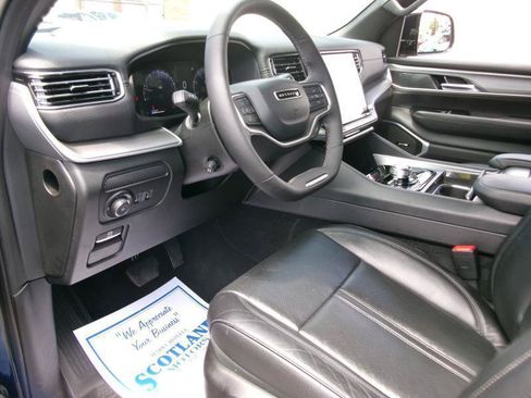 Used 2025 Jeep Wagoneer 4WD image 13