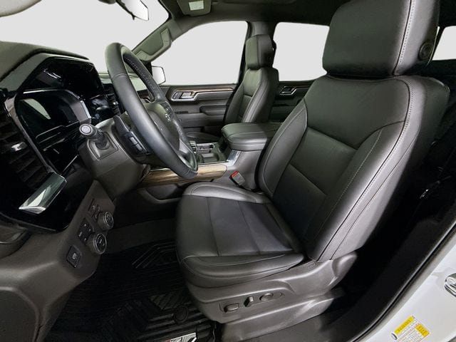 Used 2025 Chevrolet Silverado 1500 LT Trail Boss w/ Convenience Package II AWD/4WD image 21