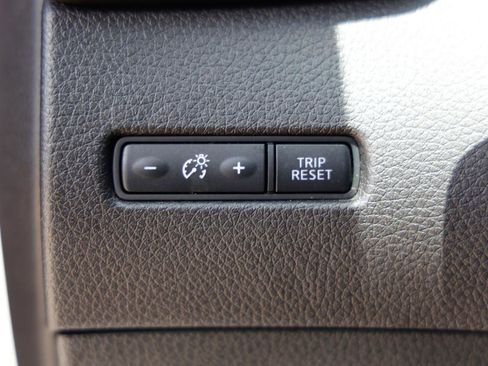 Used 2016 Nissan Rogue S FWD image 39