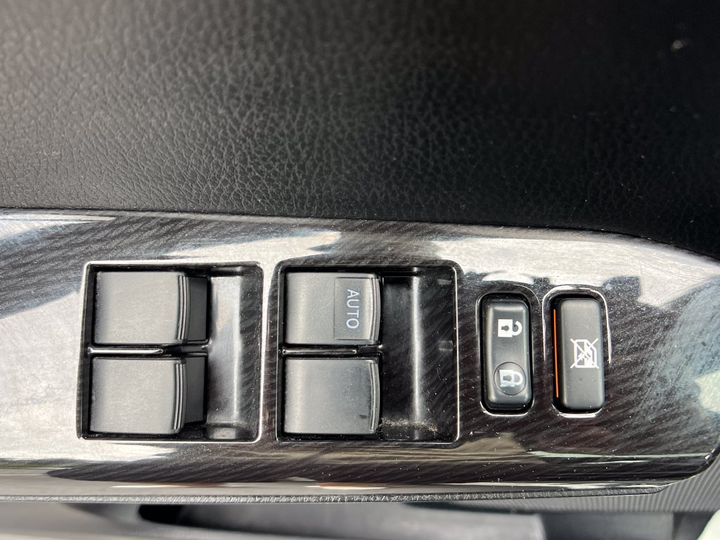 Used 2018 Toyota RAV4 SE w/ Power Extra Value Package AWD/4WD image 11