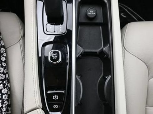 Used 2024 Volvo XC90 B5 Plus w/ Protection Package AWD/4WD image 12