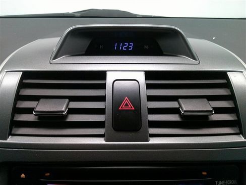 Used 2013 Toyota Corolla LE image 12