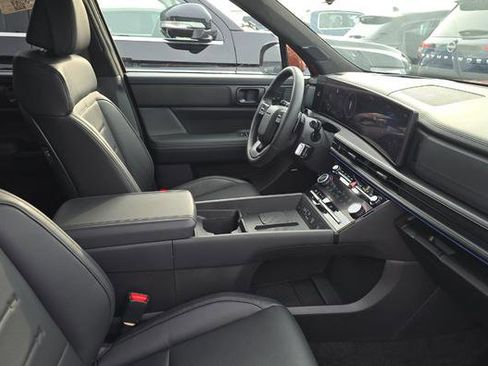 Used 2025 Hyundai Santa Fe Calligraphy image 6