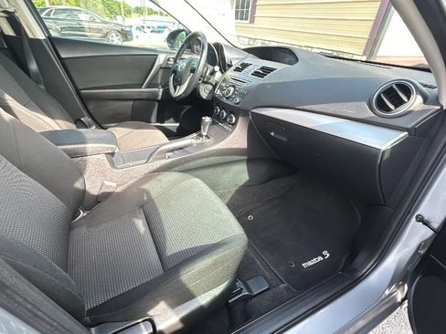 Used 2013 MAZDA MAZDA3 i Touring FWD image 21