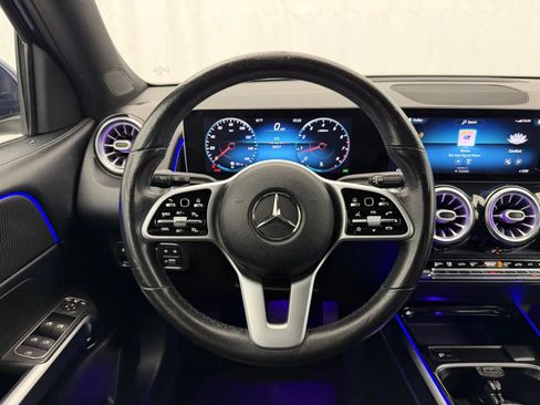 Used 2021 Mercedes-Benz GLB 250 4MATIC w/ Premium Package image 11