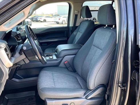 Used 2022 Ford Expedition XLT image 18