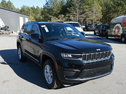 New 2025 Jeep Grand Cherokee Laredo X image 3