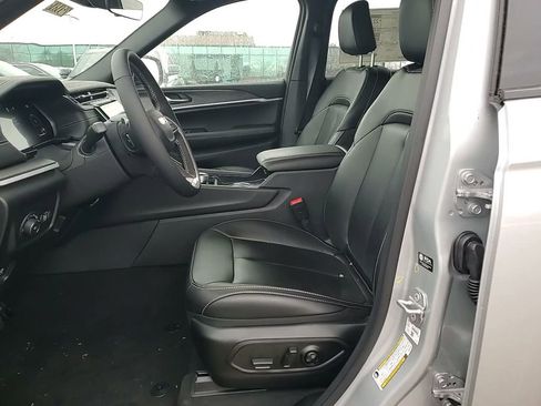 New 2025 Jeep Grand Cherokee Limited w/ Black Appearance Package image 26