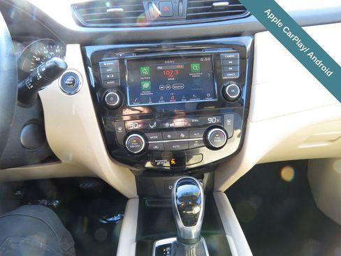 Used 2018 Nissan Rogue SV w/ Sun & Sound Touring Package image 27