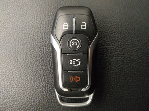 Used 2017 Ford Explorer XLT w/ Equipment Group 202A FWD image 32