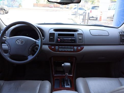 Used 2005 Toyota Camry XLE image 10