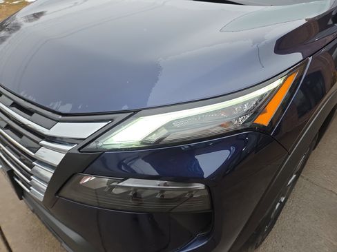 Used 2025 Nissan Rogue SV image 10