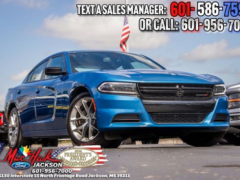 Used 2022 Dodge Charger SXT w/ Plus Group RWD image 2