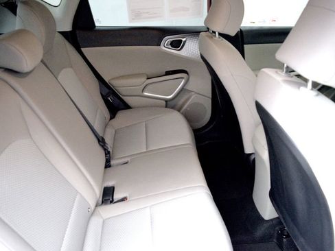 Used 2020 Kia Soul LX image 14