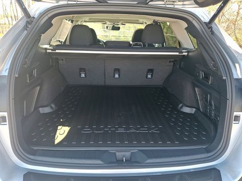 Used 2025 Subaru Outback Premium image 29