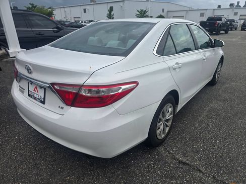 Used 2015 Toyota Camry LE FWD image 5