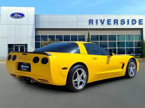 Used 2004 Chevrolet Corvette Coupe w/ Roof Package RWD image 7