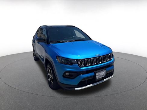 Used 2025 Jeep Compass Limited AWD/4WD image 3