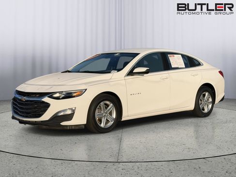 Used 2024 Chevrolet Malibu LS w/ Driver Confidence Package FWD image 2