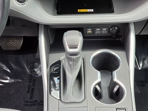 Used 2023 Toyota Highlander XLE image 29