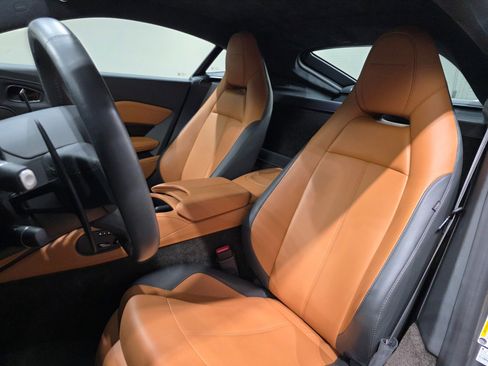 Used 2023 Aston Martin V8 Vantage Coupe image 12