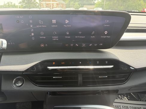 Used 2025 Buick Enclave Preferred FWD image 23