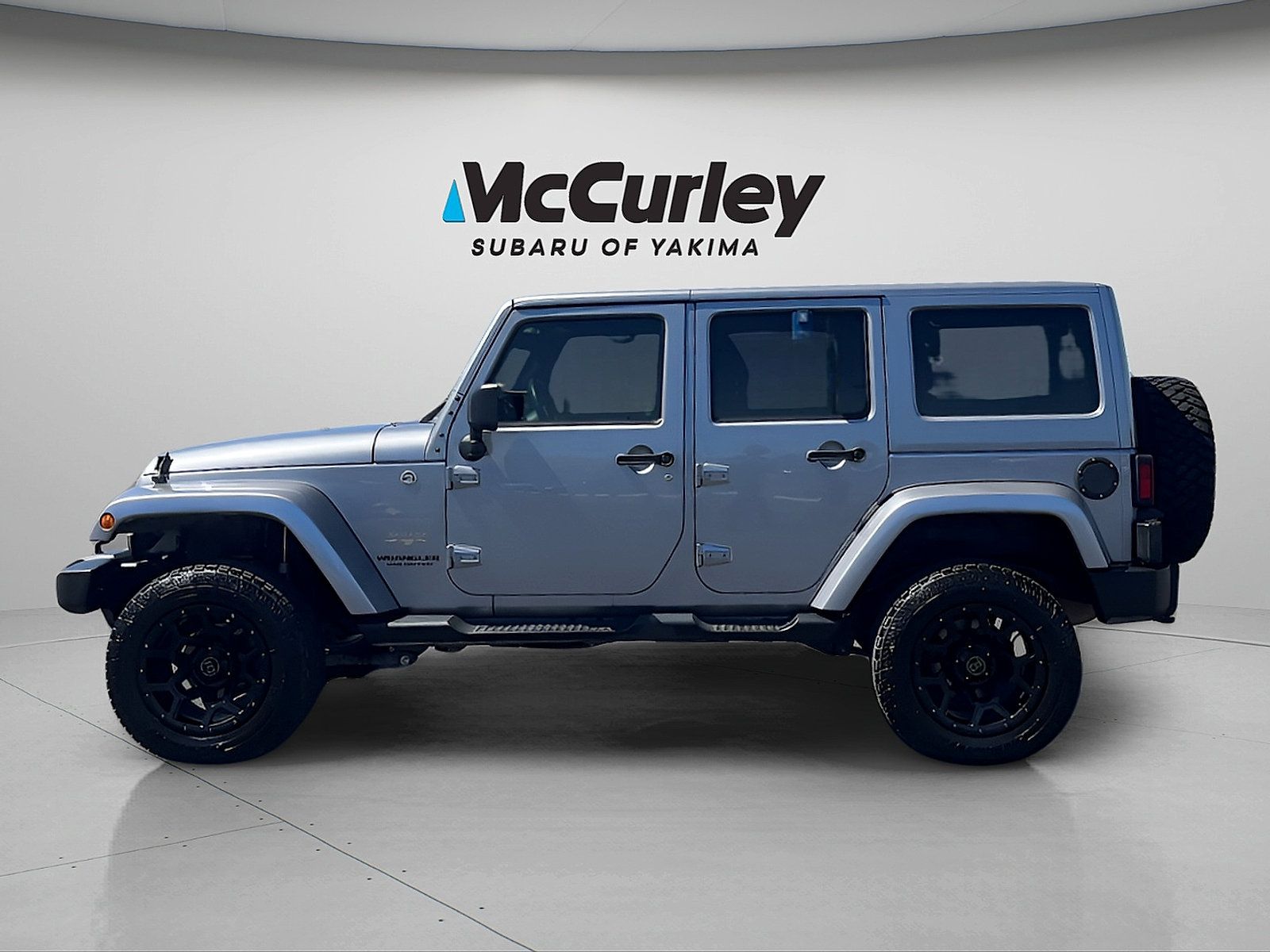 Used 2013 Jeep Wrangler Unlimited Sahara w/ Connectivity Group AWD/4WD image 3