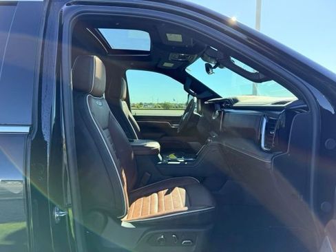 Used 2024 GMC Sierra 2500 Denali Ultimate AWD/4WD image 11