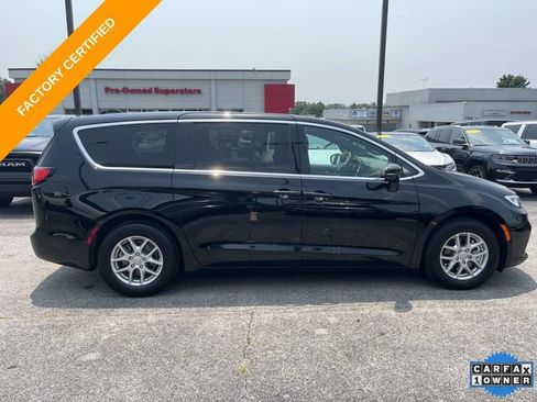 Used 2025 Chrysler Pacifica Select w/ Uconnect Theater Family Group FWD image 40