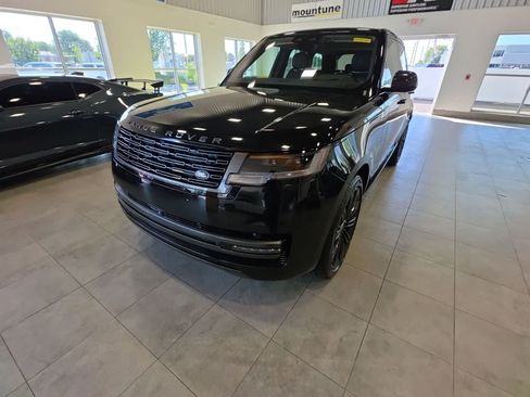 Used 2023 Land Rover Range Rover SE AWD/4WD image 2
