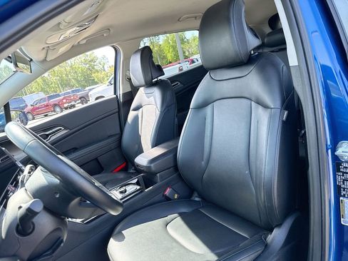 Used 2025 Kia Sportage EX FWD image 11