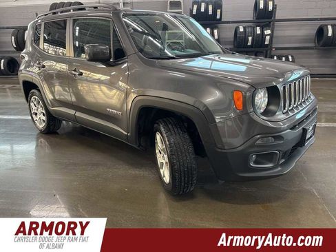 Used 2016 Jeep Renegade Latitude image 3