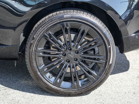 New 2026 Land Rover Range Rover Long Wheelbase SE AWD/4WD image 9