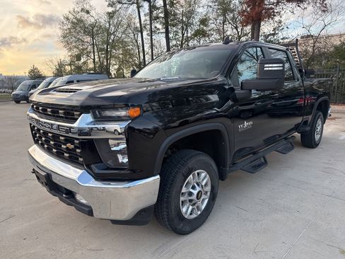 Used 2021 Chevrolet Silverado 2500 LT w/ Texas Edition image 8