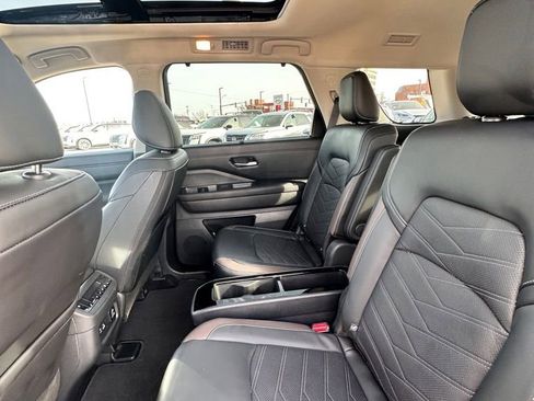Certified 2024 Nissan Pathfinder Platinum image 31