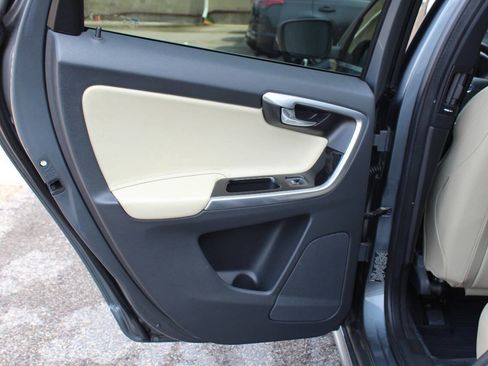 Used 2016 Volvo XC60 T6 Platinum w/ Climate Package image 13