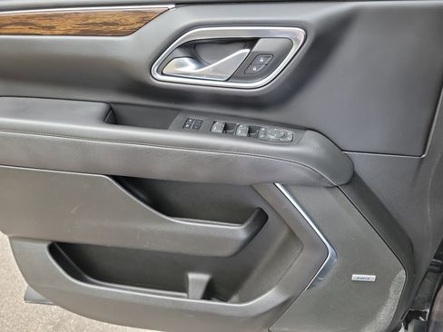 Used 2023 Chevrolet Suburban Premier image 21