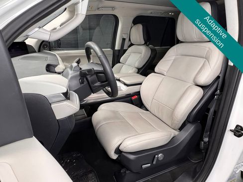 Used 2025 Lincoln Navigator L Reserve AWD/4WD image 3
