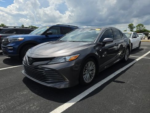 Used 2018 Toyota Camry XLE w/ Driver Assist Package FWD image 6