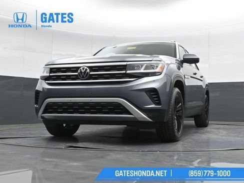 Used 2022 Volkswagen Atlas Cross Sport SE w/ Black Wheel Package AWD/4WD image 39