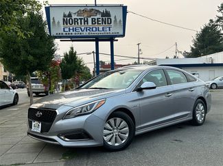 Used 2016 Hyundai Sonata SE image 1