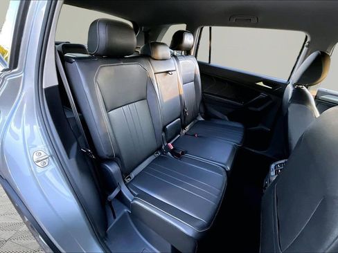 Used 2024 Volkswagen Tiguan SE FWD image 17