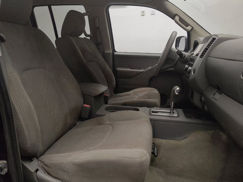 Used 2016 Nissan Frontier SV image 21