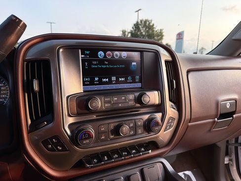 Used 2018 Chevrolet Silverado 1500 High Country AWD/4WD image 15
