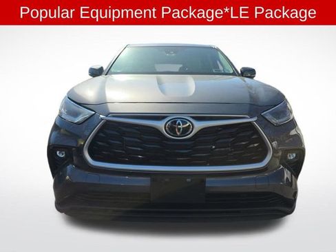 Used 2021 Toyota Highlander LE image 2