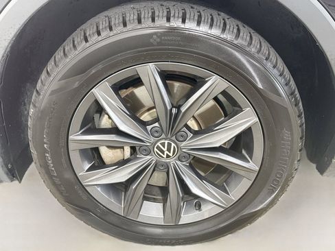 Used 2022 Volkswagen Tiguan SE w/ Panoramic Sunroof Package AWD/4WD image 29