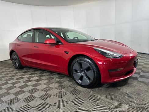 Used 2023 Tesla Model 3 Standard Range image 2