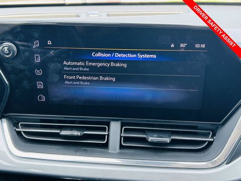 Used 2025 Chevrolet Trax LT FWD image 5