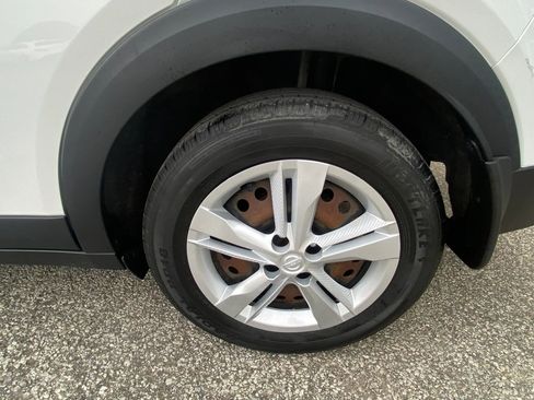 Used 2018 Nissan Kicks S image 18